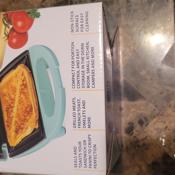 Nostalgia mint Mini Sandwich Maker - Picture 5 of 5